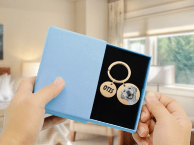 Gaveideer til folk med hunde: personlige nøgleringe med kæledyrsbilleder